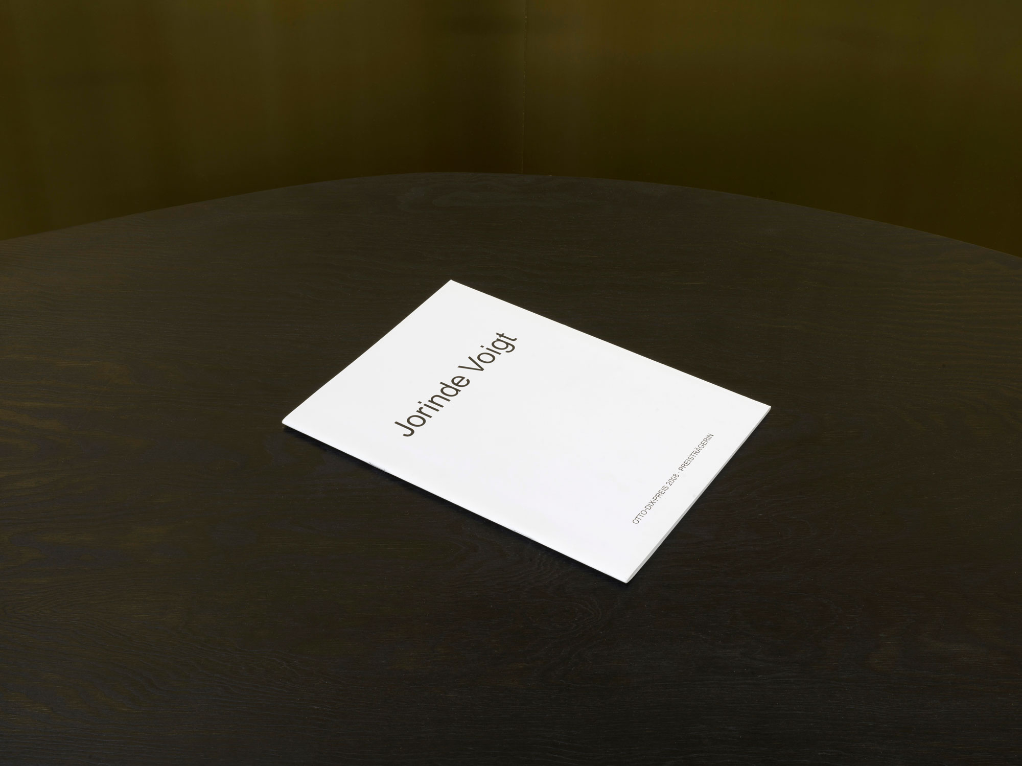 Jorinde Voigt. Otto-Dix-Preis 2008. Preisträgerin; Catalog on the occasion of the same entitled exhibition and awarding as the Price winner at Kunstsammlung Gera. Editor: Dr. Holger Peter Saupe, Text: Andreas Schalhorn. Language: Englisch, German, total pages: 23, contribution: all pages. Publishing: Kunstsammlung Gera. ISBN: 978-3-910051-56-0, Price: €15,00.